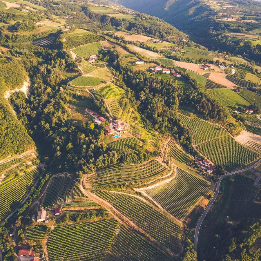 Tenuta Monteoliveto - Family Cottage - Agriturismo Nelle Langhe Vesime Kültér fotó